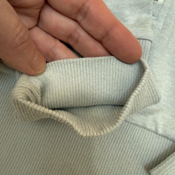 Vuori Light Gray Half-Zip qtr Pullover hooded small - Picture 10 of 10